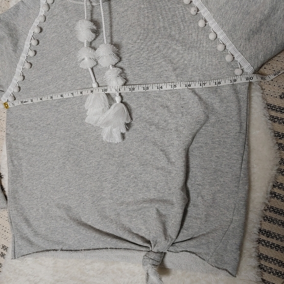 GENERATION Love Pompom Tassel Hoodie Size S - Picture 11 of 12